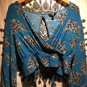 Express split tie-back in lovely blue flower print